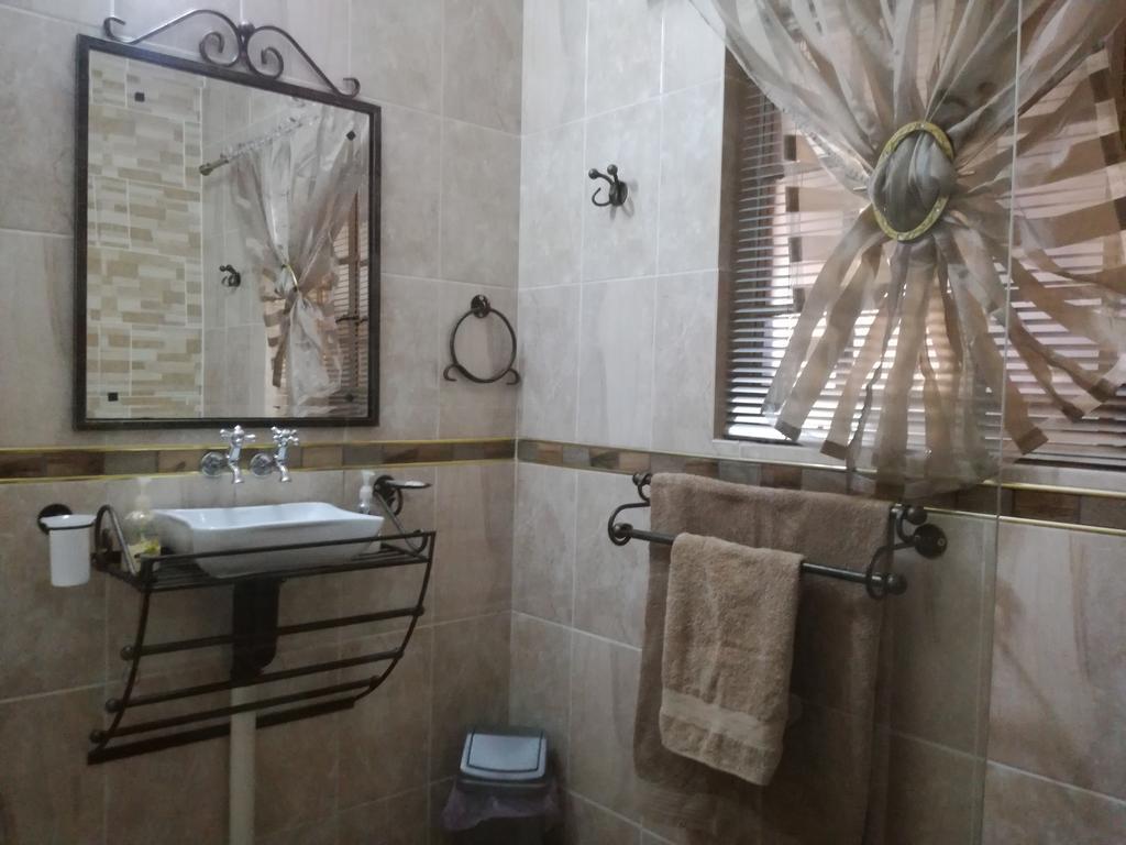 All Over Africa Guest House Kempton Park Bagian luar foto