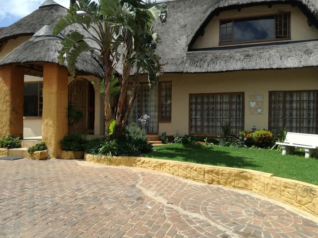 All Over Africa Guest House Kempton Park Bagian luar foto