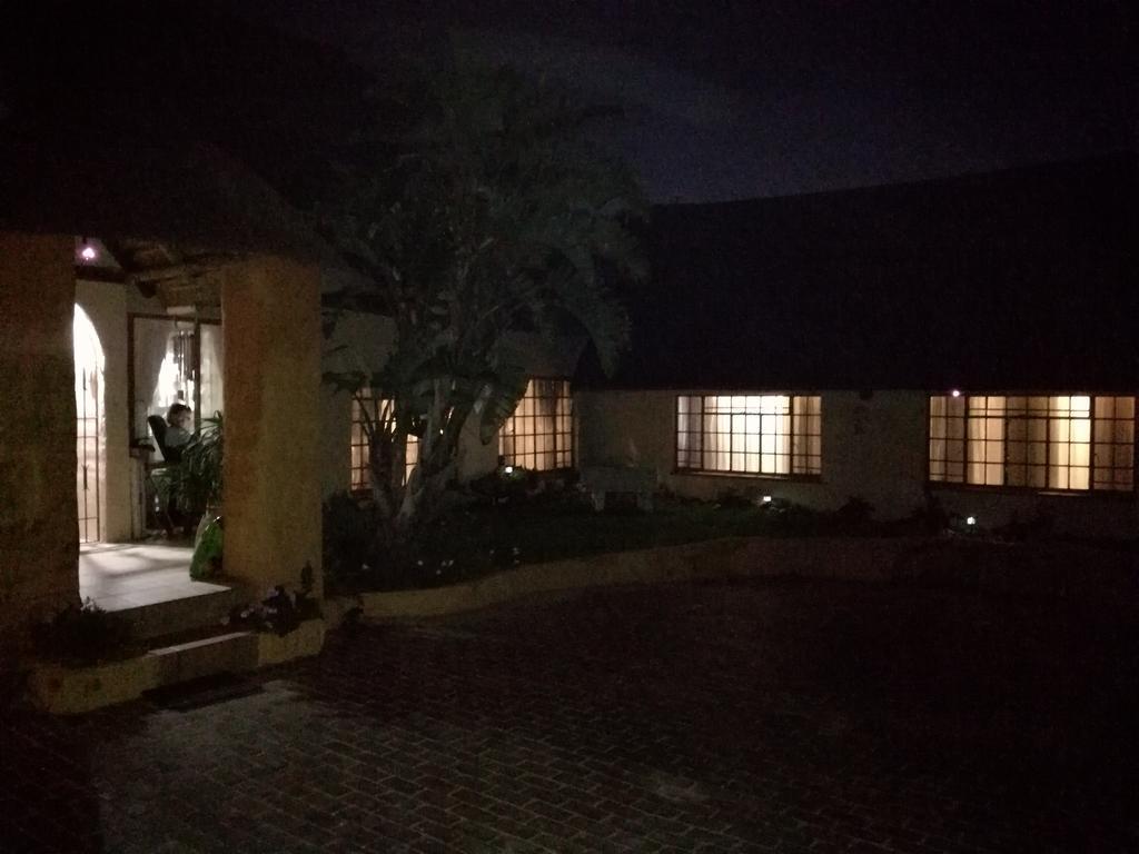 All Over Africa Guest House Kempton Park Bagian luar foto