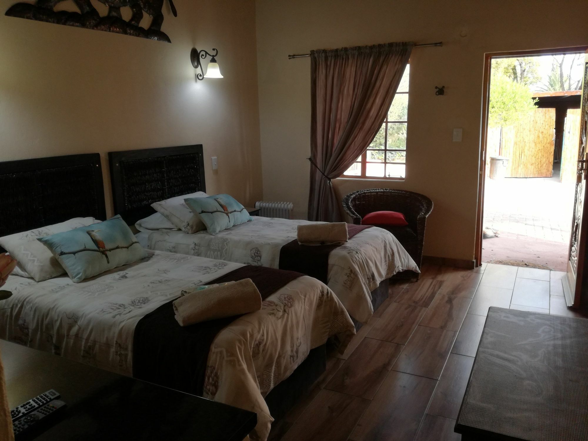 All Over Africa Guest House Kempton Park Bagian luar foto