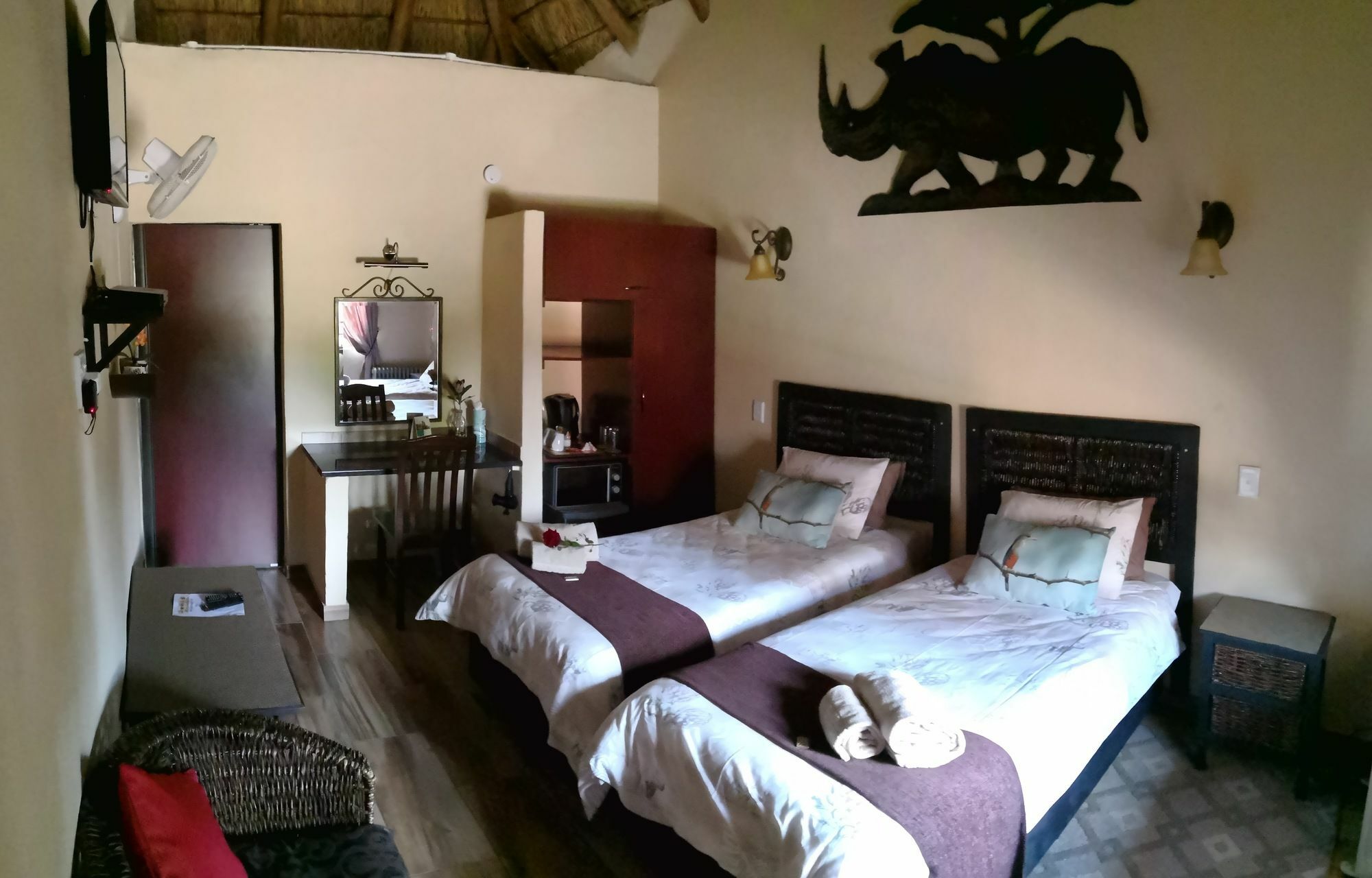 All Over Africa Guest House Kempton Park Bagian luar foto