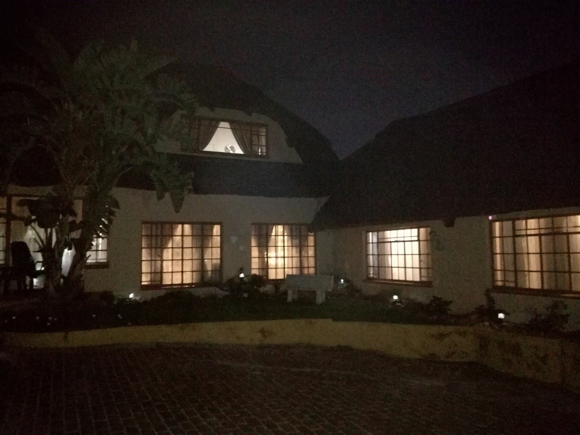 All Over Africa Guest House Kempton Park Bagian luar foto