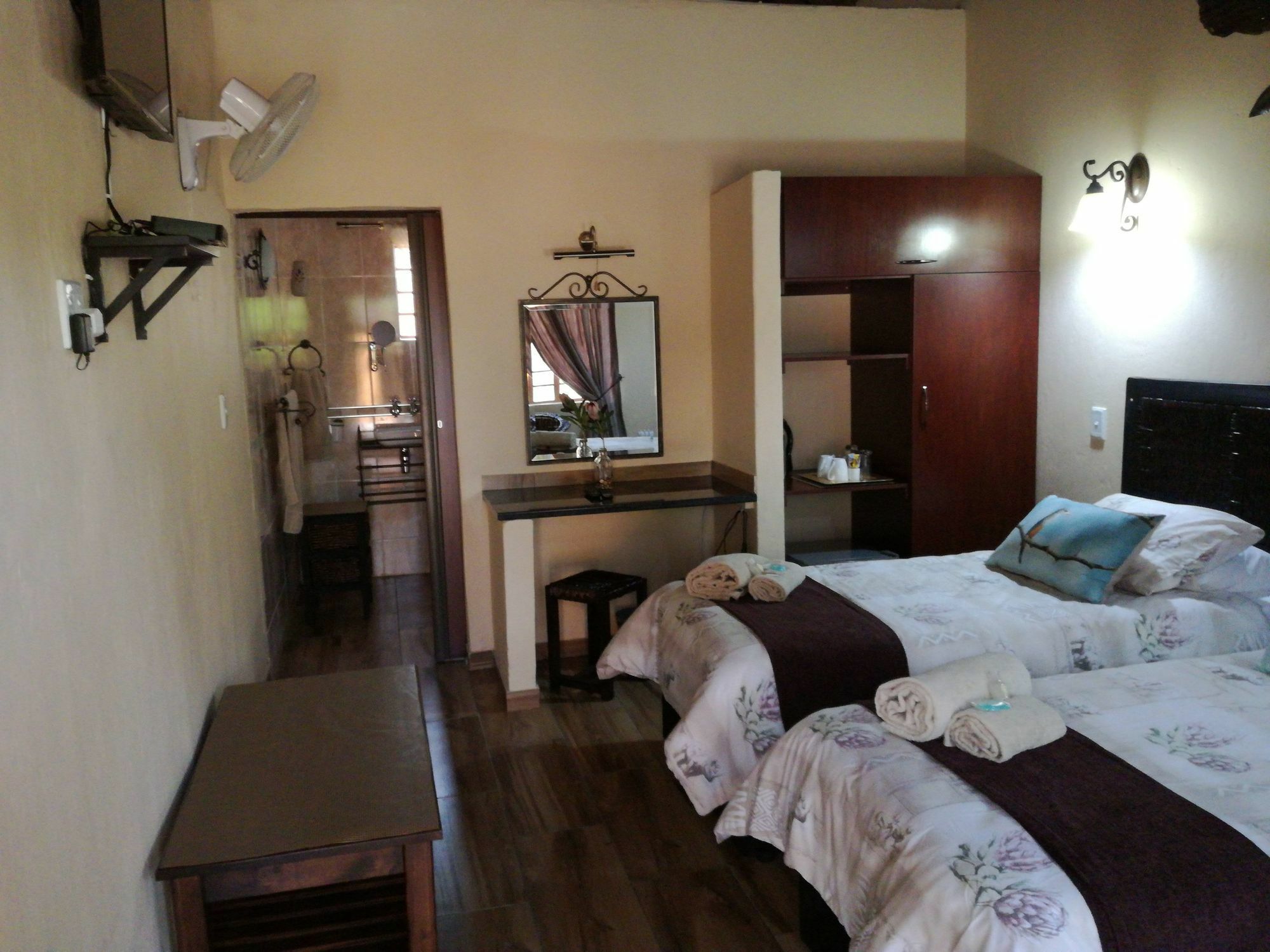 All Over Africa Guest House Kempton Park Bagian luar foto