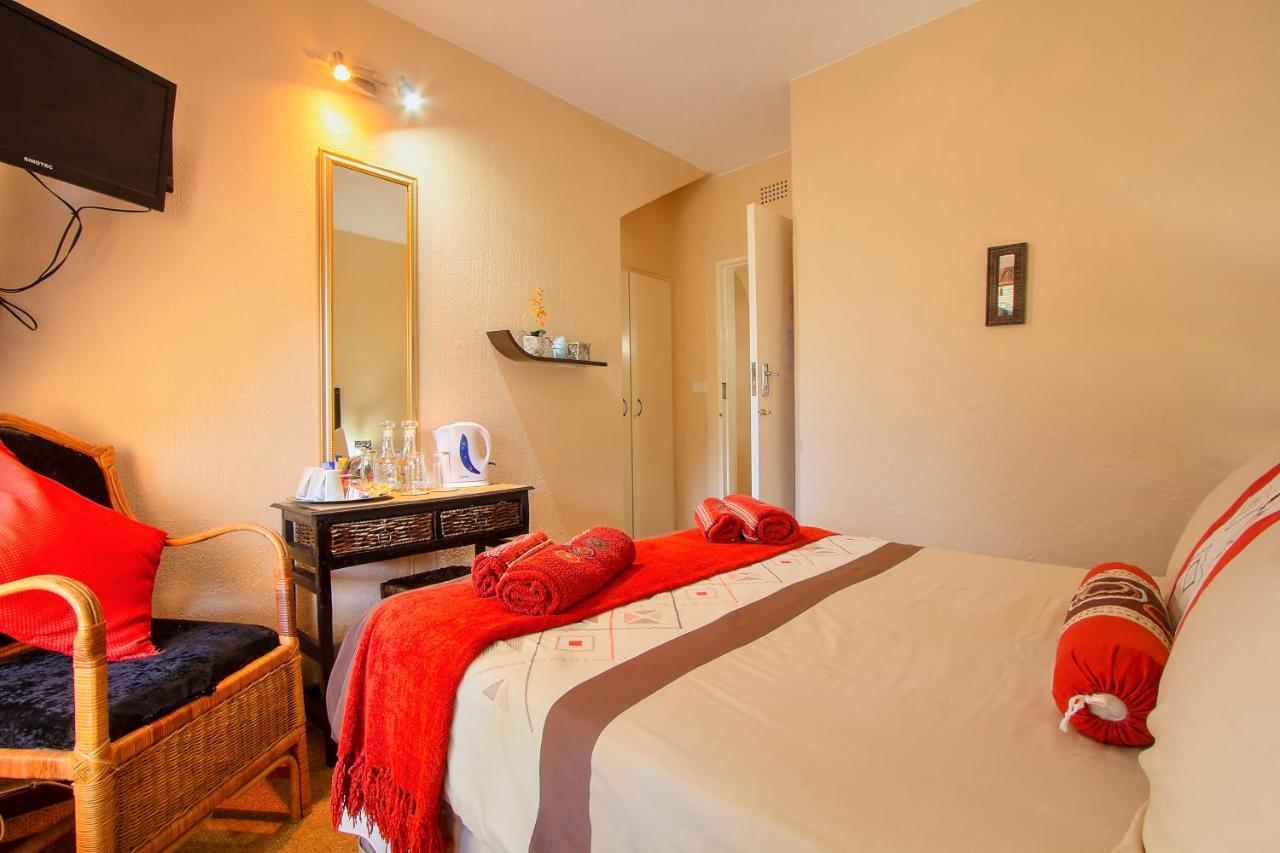All Over Africa Guest House Kempton Park Bagian luar foto