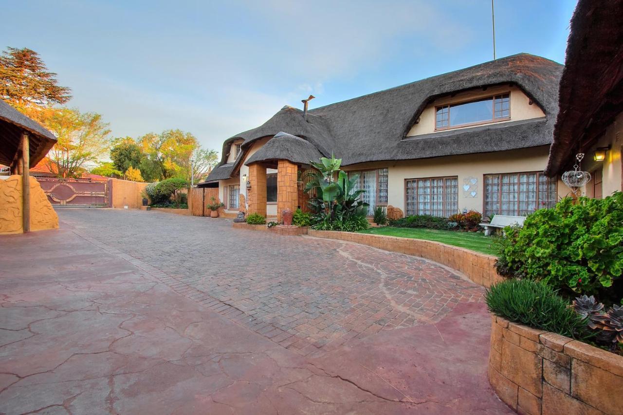 All Over Africa Guest House Kempton Park Bagian luar foto