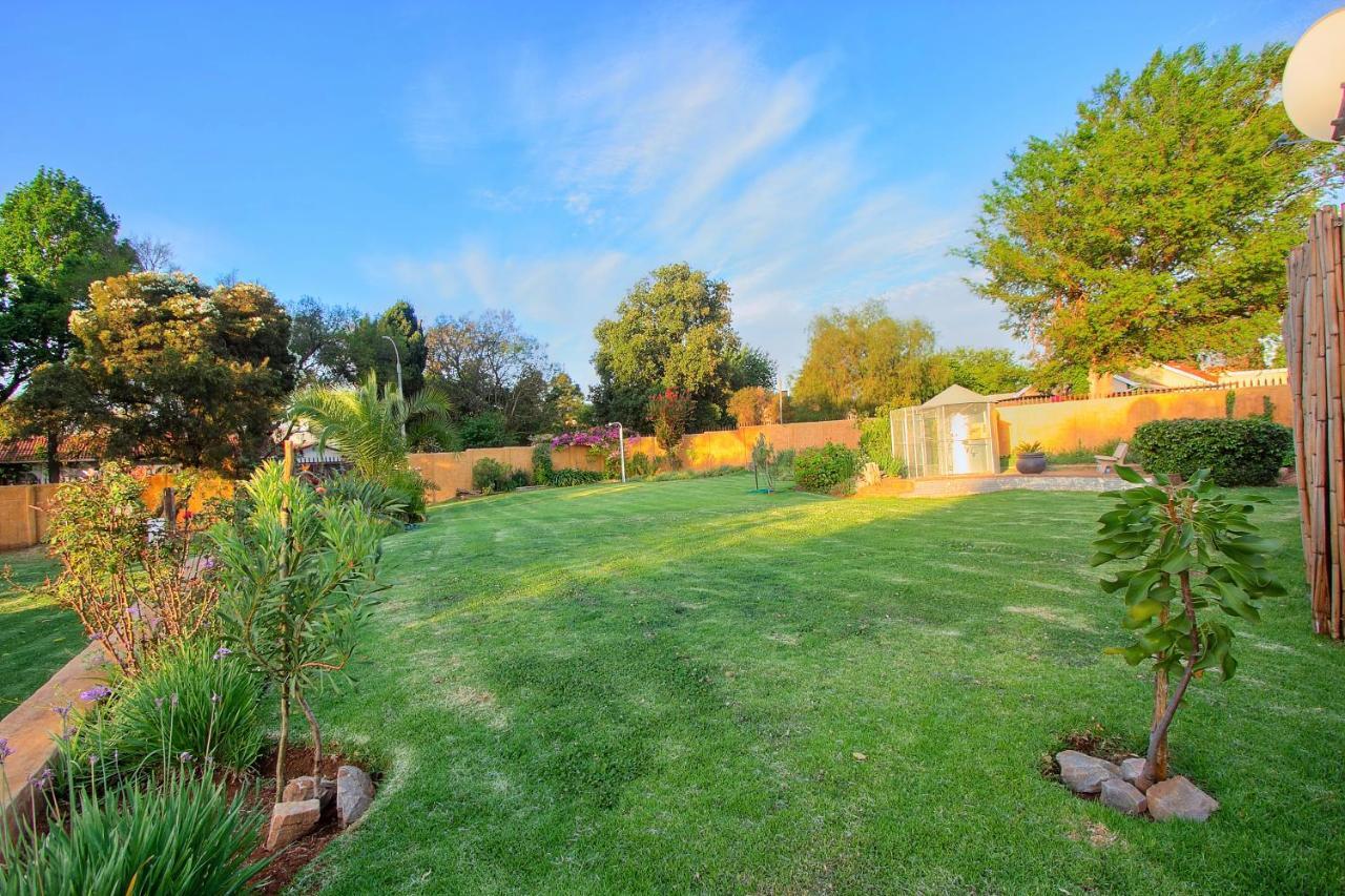 All Over Africa Guest House Kempton Park Bagian luar foto