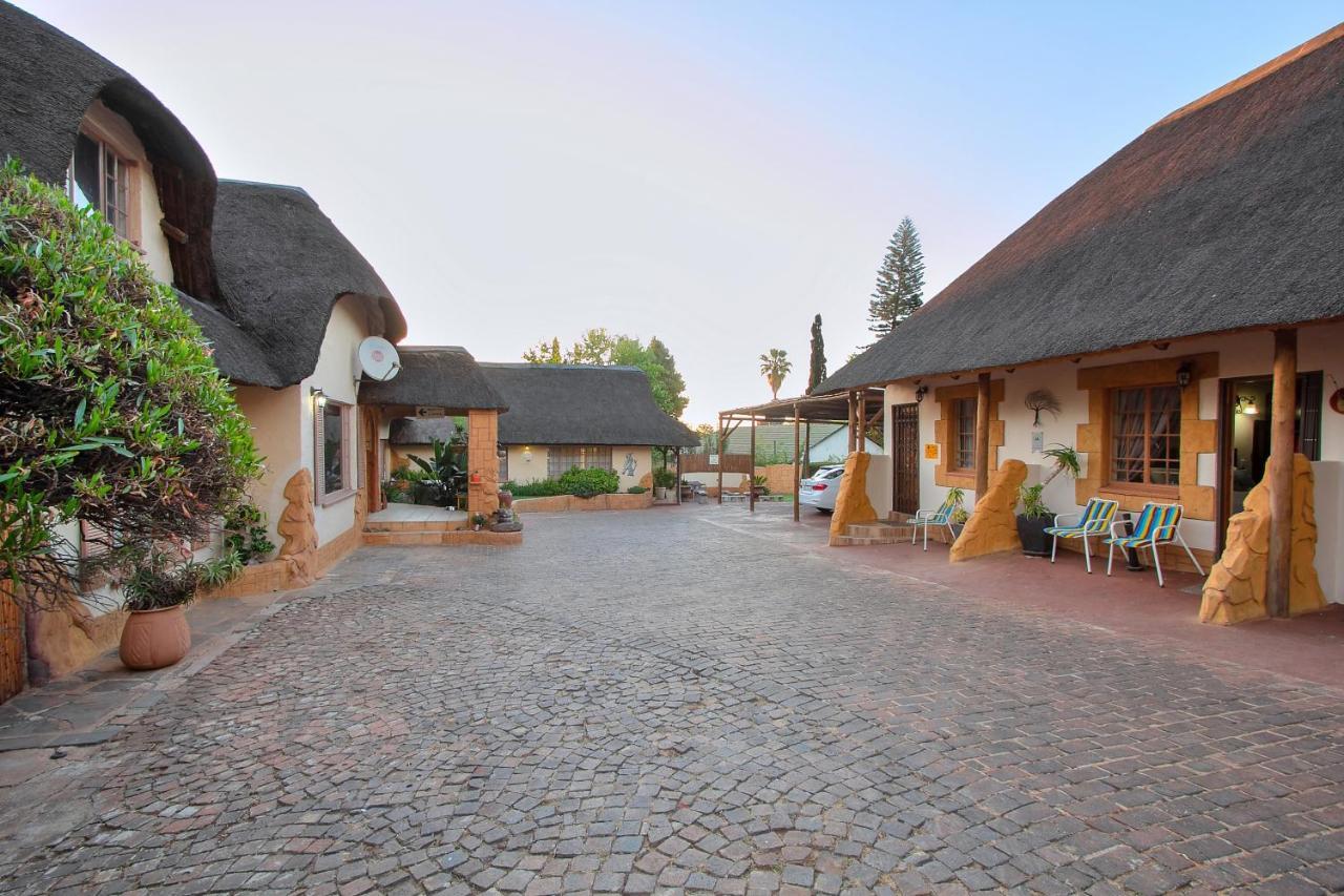 All Over Africa Guest House Kempton Park Bagian luar foto