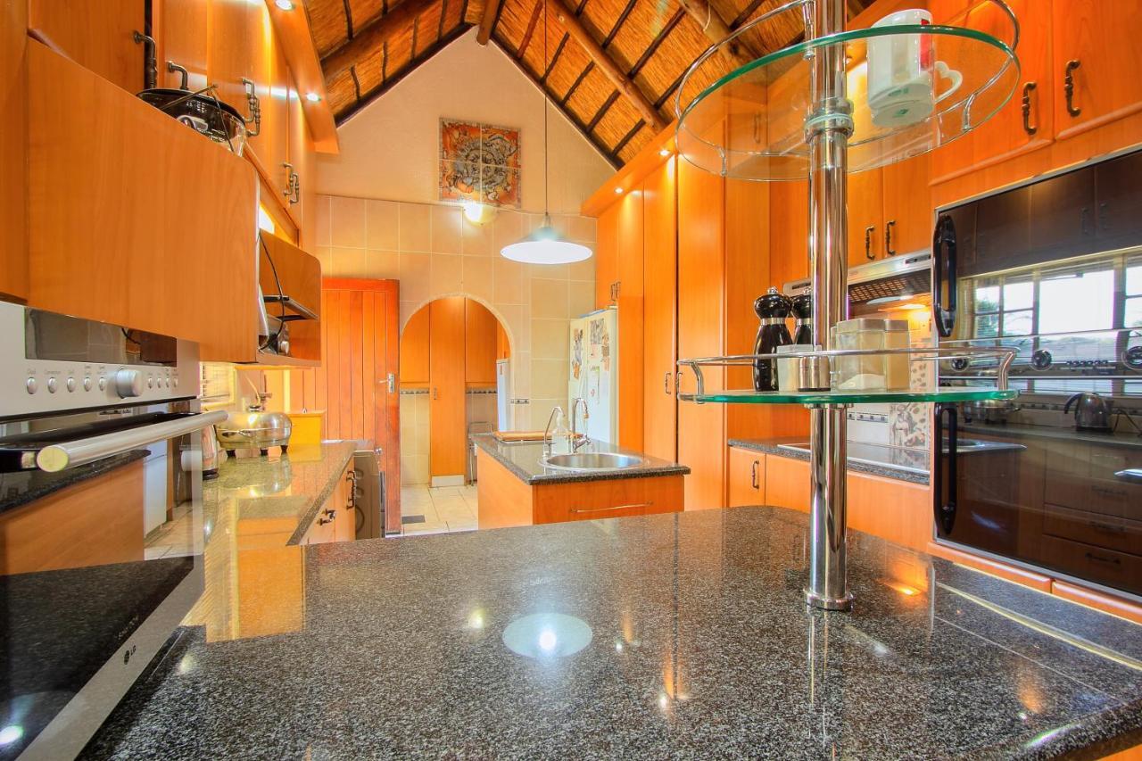 All Over Africa Guest House Kempton Park Bagian luar foto